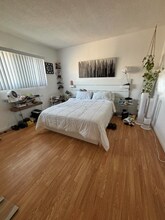 2042 Beachwood Dr in Los Angeles, CA - Building Photo - Building Photo