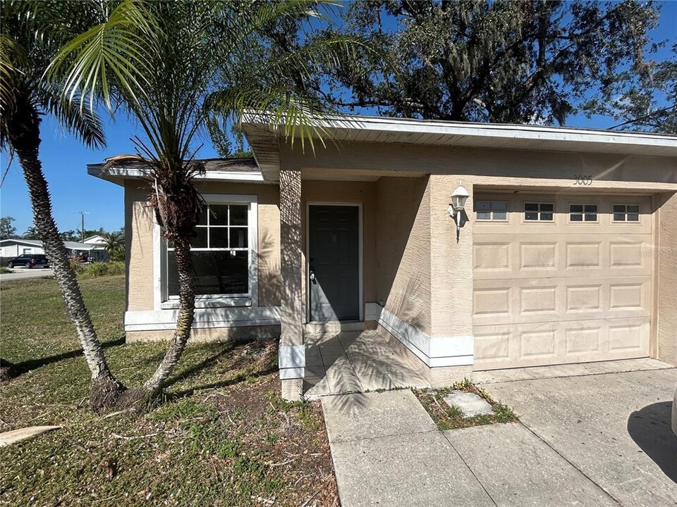 3005 Hillview St in Sarasota, FL - Building Photo