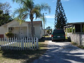 5450 42nd St in St. Petersburg, FL - Building Photo - Building Photo