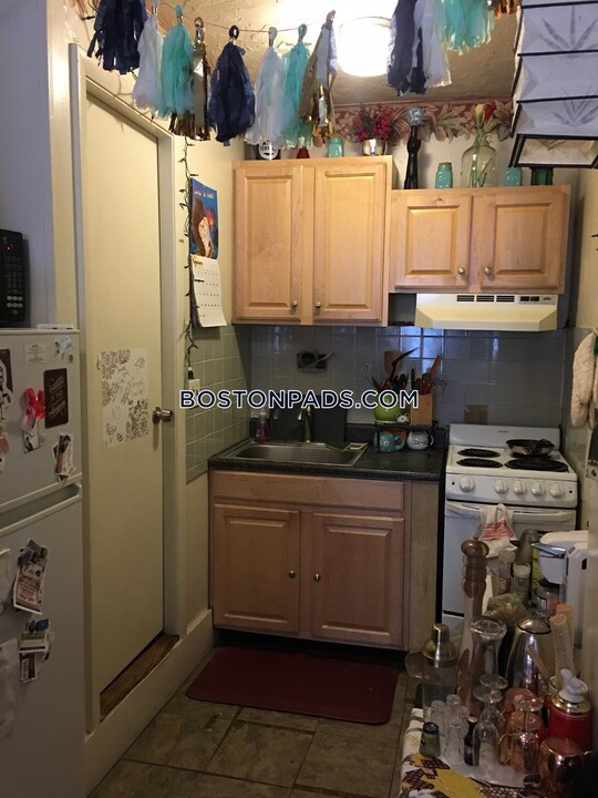 41 Bay State Rd in Boston, MA - Building Photo