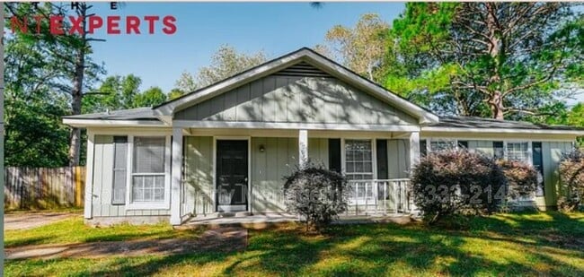 1725 Wagon Wheel Dr in Semmes, AL - Building Photo - Building Photo