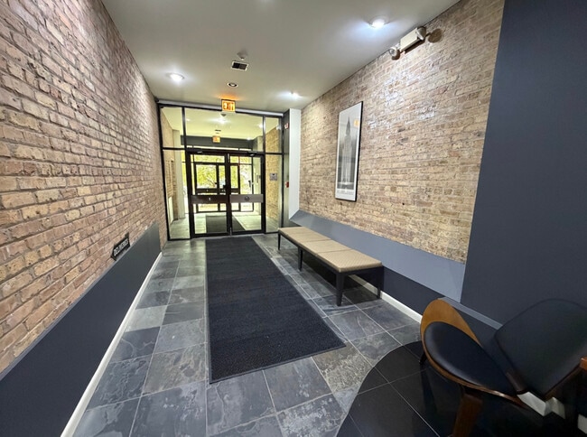 3323 N Paulina St in Chicago, IL - Building Photo - Building Photo