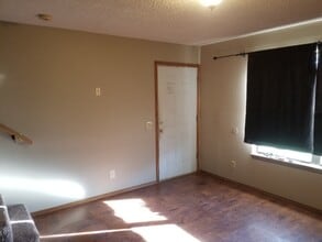 317 N Madison Ave in Sedgwick, KS - Building Photo - Building Photo