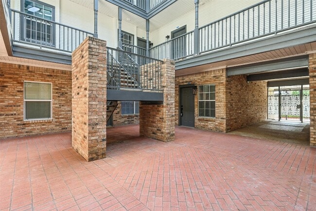 5325 Bent Tree Forest Dr, Unit 1108 in Dallas, TX - Building Photo - Building Photo