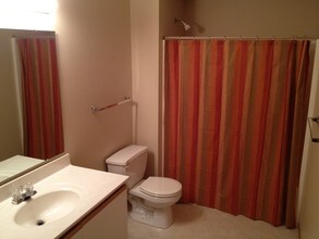 2707 Triple Crown Ln-Unit -03 in Iowa City, IA - Building Photo - Building Photo