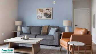 1000 Forestview Dr in Oakwood, GA - Building Photo