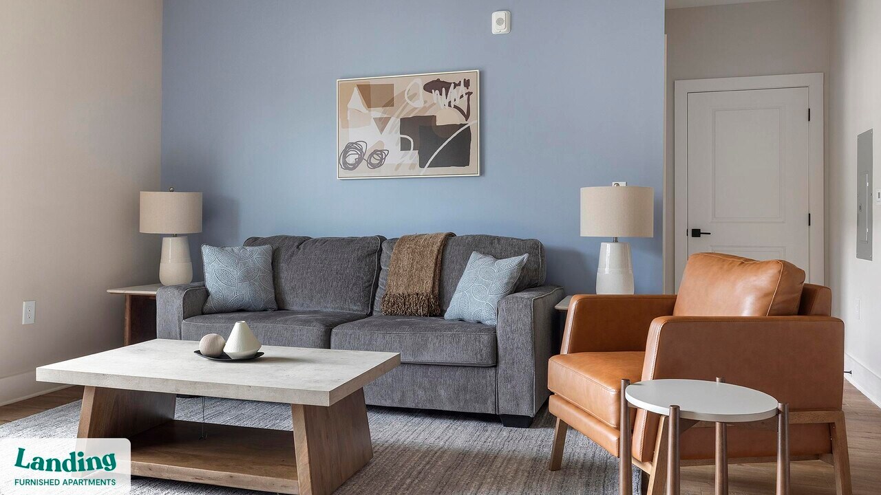 1000 Forestview Dr in Oakwood, GA - Foto de edificio