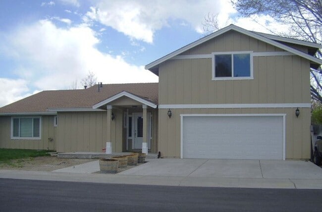 1763 Fir Tree Cir