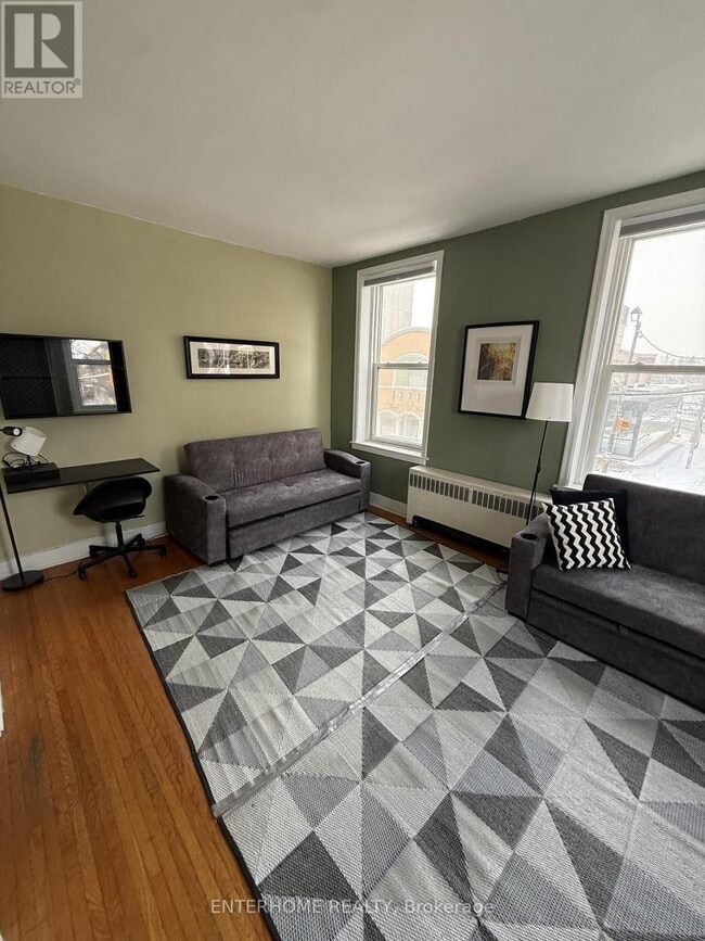 51 Queen St E in Brampton, ON - Building Photo - Building Photo