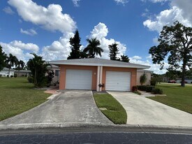 8513 Dominican Ct in Ft. Myers, FL - Building Photo