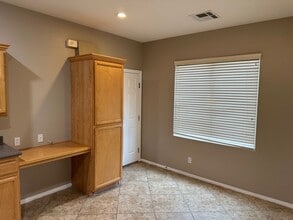 11929 Kingfisher Daisy Ct in Las Vegas, NV - Building Photo - Building Photo