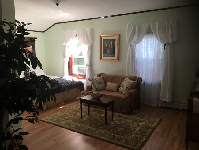 39 Outlook Ave in West Hartford, CT - Building Photo - Building Photo