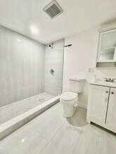 340 Market St, Unit 1 in Boston, MA - Foto de edificio - Building Photo