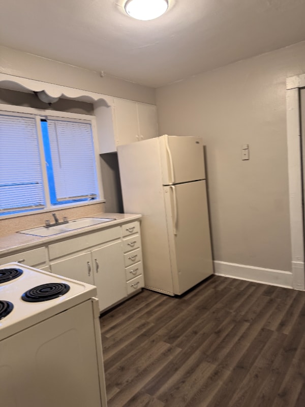 property at 211 S Foster St