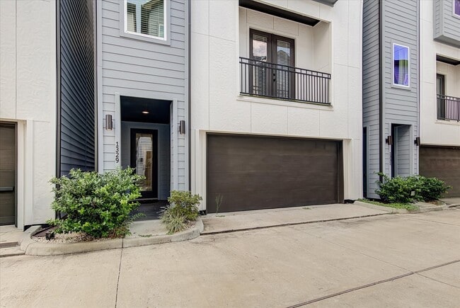 1329 Buescher Dr in Houston, TX - Building Photo - Building Photo