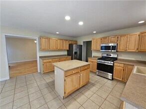 73 Partridge Dr in Essex Junction, VT - Building Photo - Building Photo
