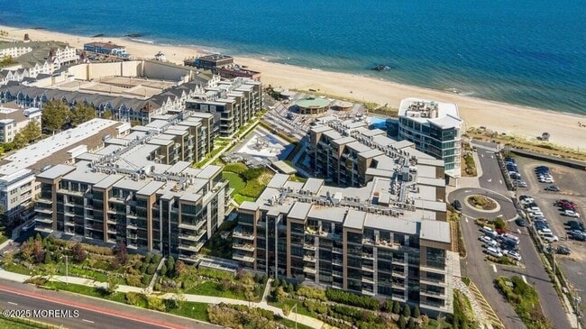 30 Melrose Terrace, Unit 221 in Long Branch, NJ - Foto de edificio - Building Photo