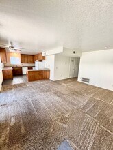 **Reserve for Summer 2026** 4 bedrooms ONE block from Downtown Chico in Chico, CA - Foto de edificio - Interior Photo