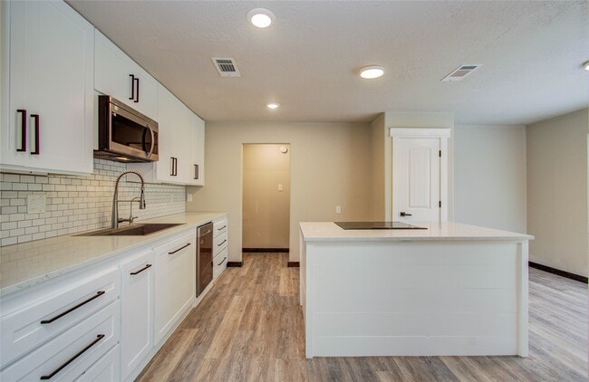 property at 712 Player Ct