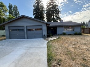 19220 75th Ave NE in Kenmore, WA - Foto de edificio - Building Photo