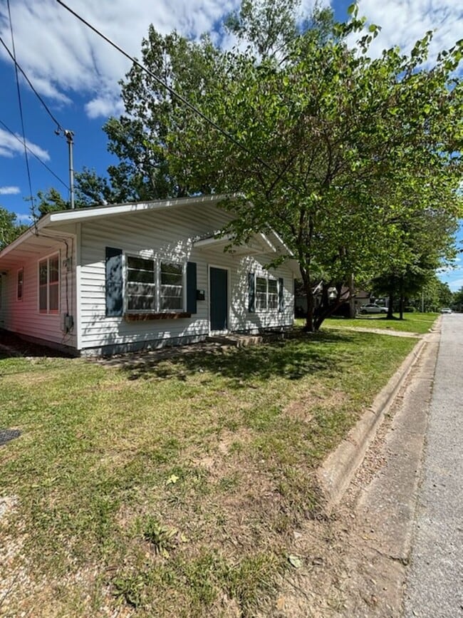1428 N Brown Ave in Springfield, MO - Building Photo - Building Photo