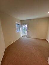 829 Seagirt Ct-Unit -829 in San Diego, CA - Building Photo - Building Photo