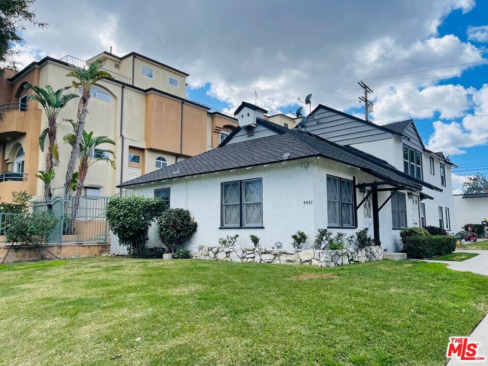 4441 Tujunga Ave in Los Angeles, CA - Foto de edificio