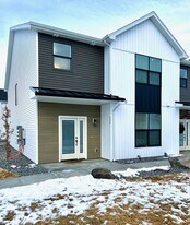 299 Hummingbird Wy in Sugar City, ID - Building Photo