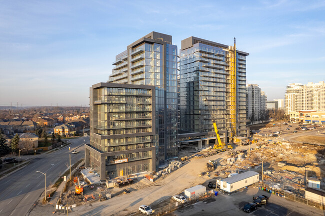 700 Centre St in Vaughan, ON - Building Photo - Building Photo