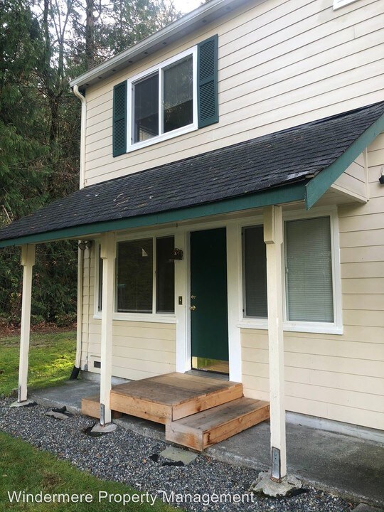 3291 California St NE in Bremerton, WA - Foto de edificio
