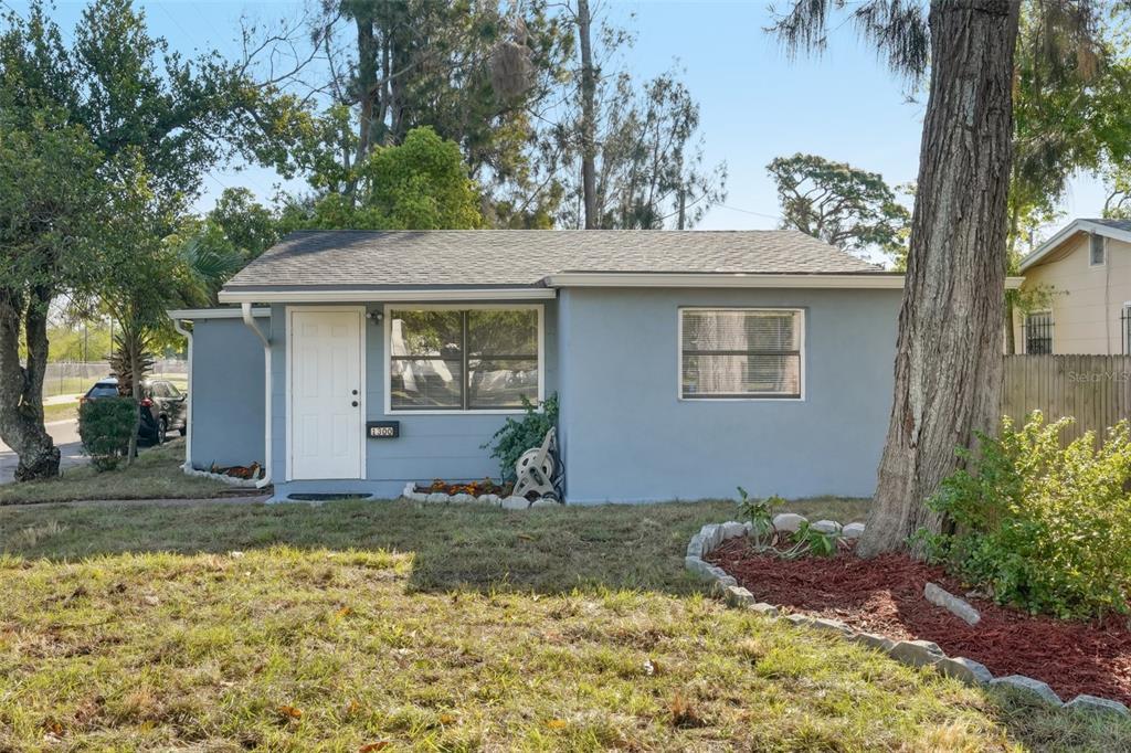 1300 37th St S in St. Petersburg, FL - Building Photo