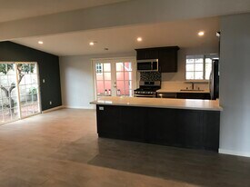 2021 Arnold Ave in Costa Mesa, CA - Building Photo