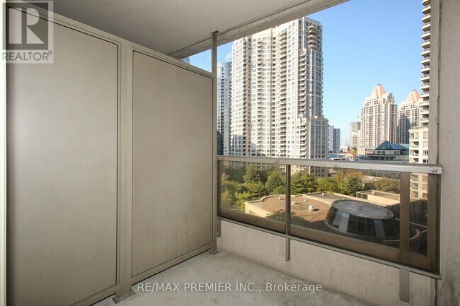 3880 Duke of York Blvd in Mississauga, ON - Building Photo - Building Photo