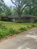 6350 Gilbert Dr W in Satsuma, AL - Building Photo