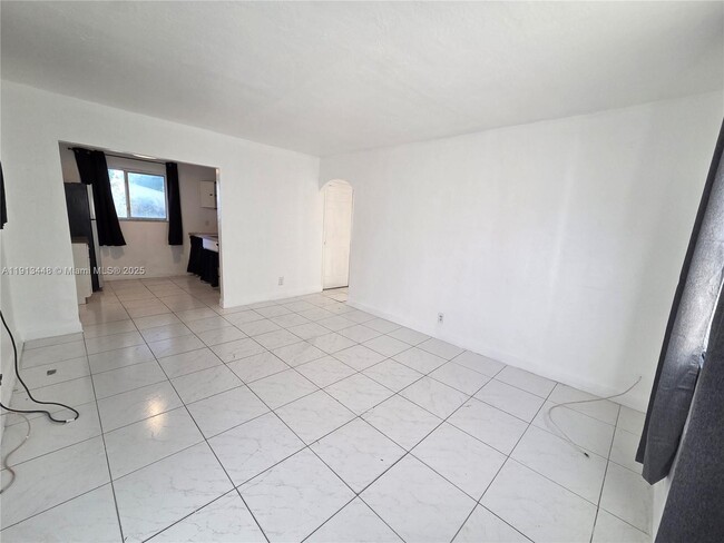 2135 Plunkett Ct in Hollywood, FL - Building Photo - Building Photo