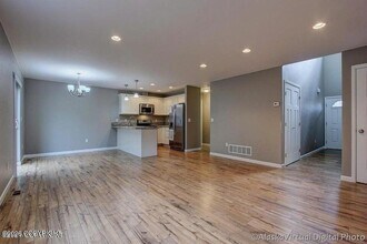 4730 Mainsail Ave in Wasilla, AK - Foto de edificio - Building Photo