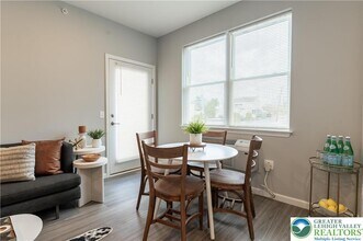 948 N Front St in Allentown, PA - Foto de edificio - Building Photo