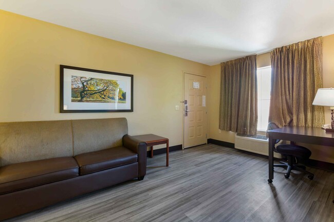 Furnished Studio - Phoenix in Phoenix, AZ - Foto de edificio - Building Photo