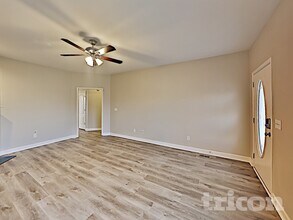 1015 Golf View Way in Spring Hill, TN - Foto de edificio - Building Photo