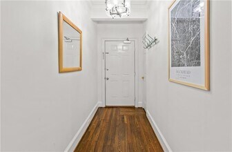 2840 Peachtree Rd NW, Unit 312 in Atlanta, GA - Foto de edificio - Building Photo