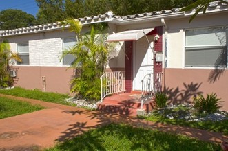 1903 Thomas St in Hollywood, FL - Building Photo - Building Photo