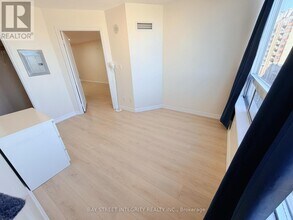 8 Rean Dr in Toronto, ON - Building Photo - Building Photo