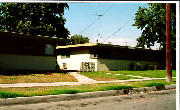 442 E Ramona Dr in Rialto, CA - Building Photo