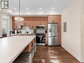 60 Carr St in Toronto, ON - Building Photo - Building Photo