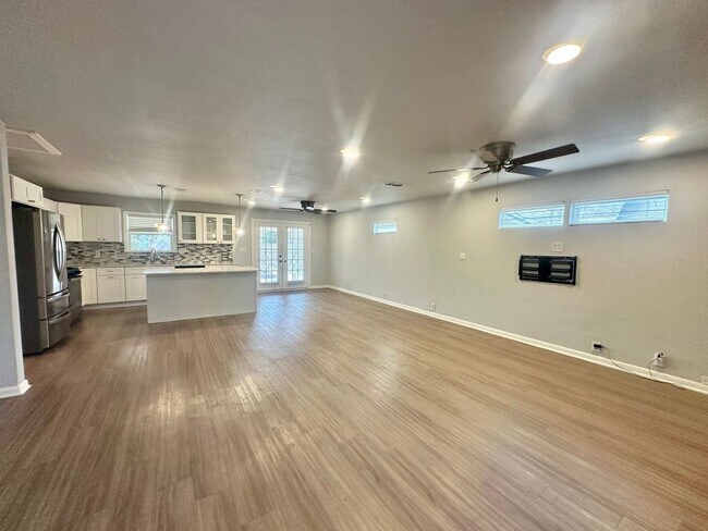 2207 N Plains Ave in Austin, TX - Foto de edificio - Building Photo