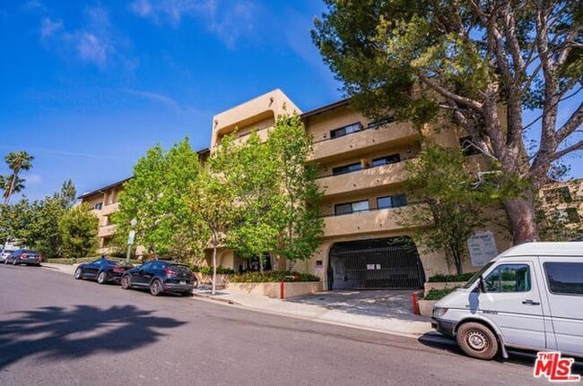 property at 10982 Roebling Ave