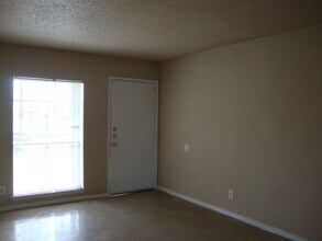 8715 Yellow Knife St in San Antonio, TX - Building Photo - Building Photo