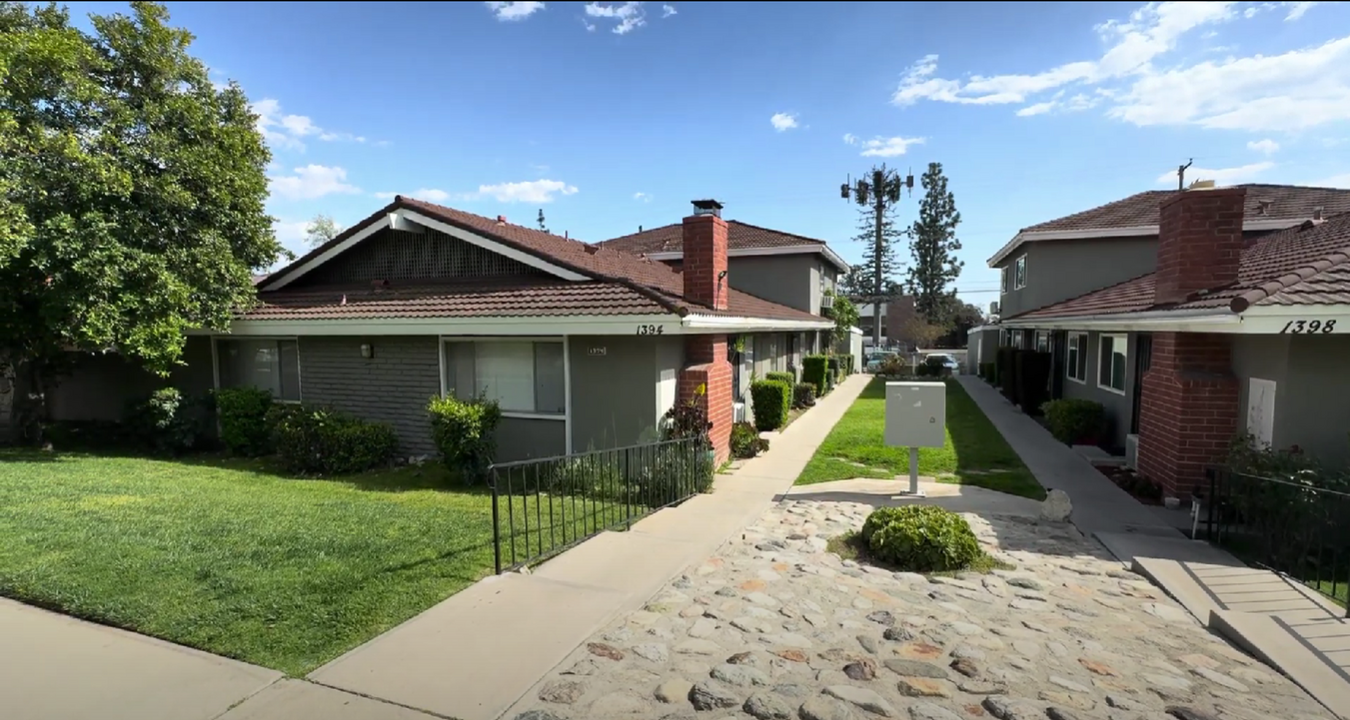1394 Springfield St in Upland, CA - Foto de edificio