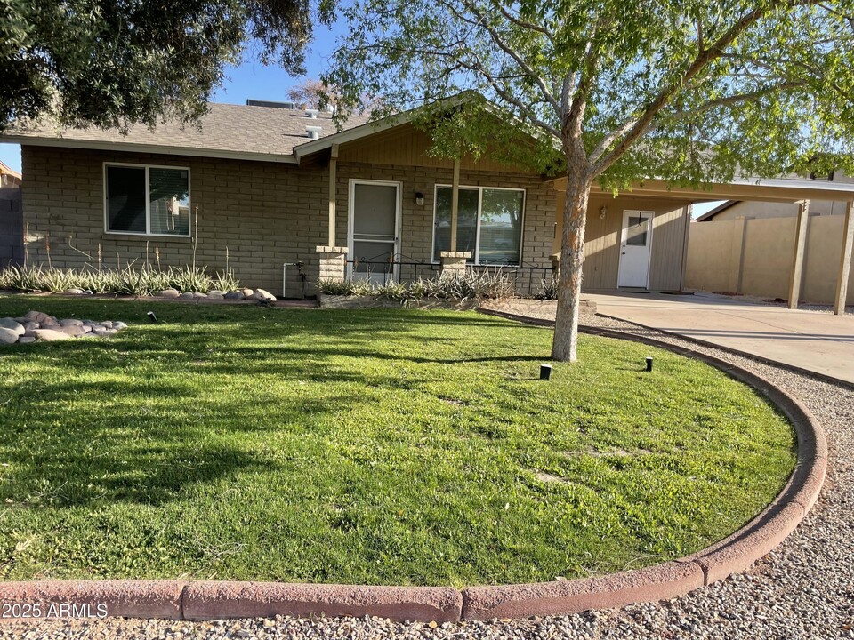 425 E Oxford Dr in Tempe, AZ - Building Photo