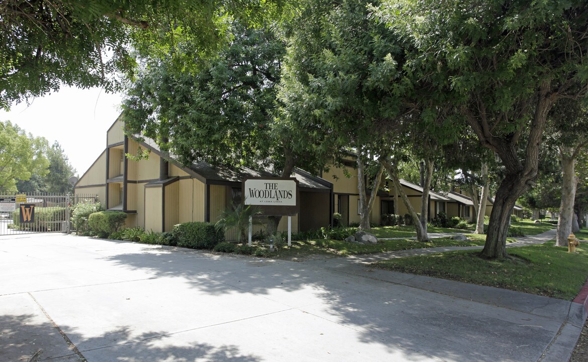 The Woodlands Apartments in San Bernardino, CA - Foto de edificio